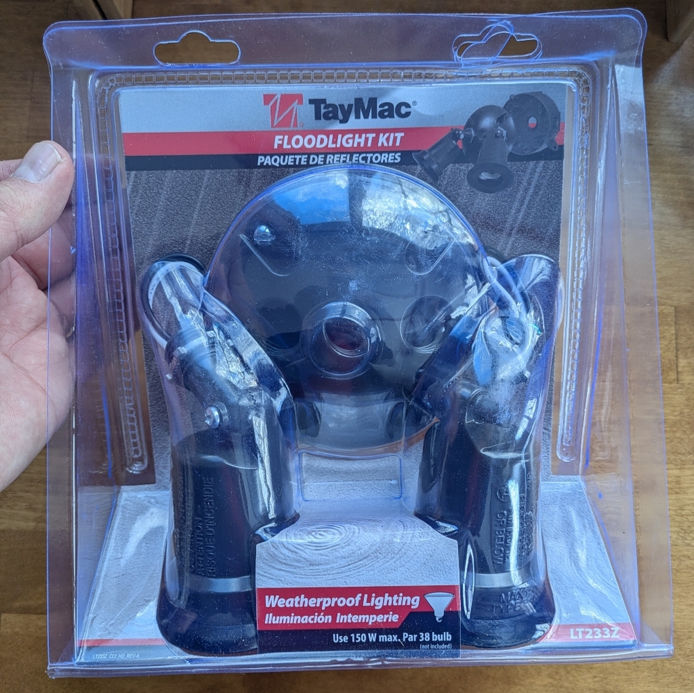 TayMac weatherproof floodlight kit Par38 - NEW